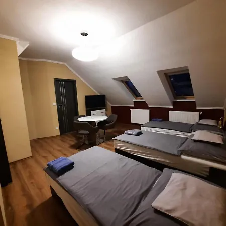 Borostyan Panzio Ντέμπρετσεν