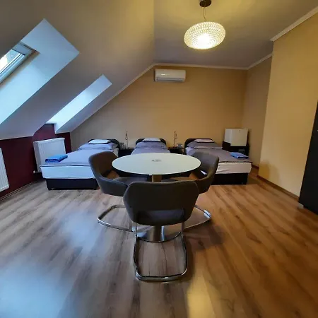 Borostyan Panzio Ντέμπρετσεν