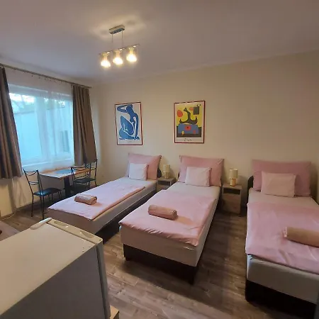 Borostyan Panzio Ντέμπρετσεν