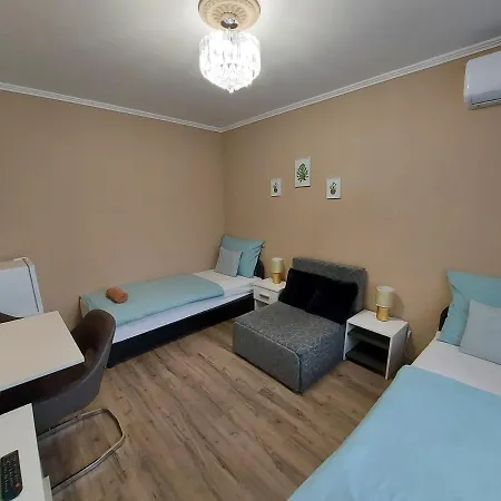 Borostyan Panzio Ντέμπρετσεν