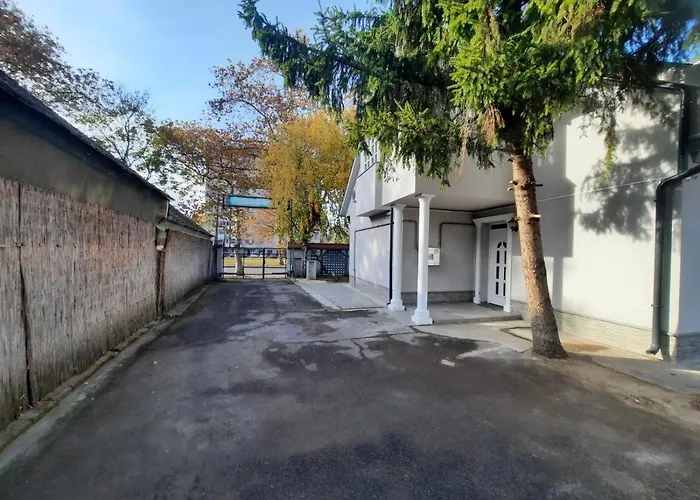 Borostyan Szallashely 3* Debrecen